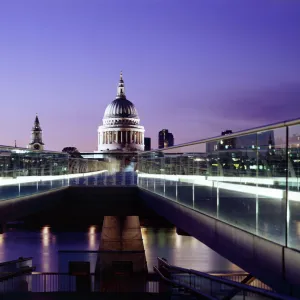 Millennium Bridge and St Pauls at dusk J060064