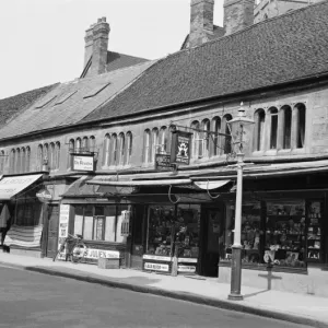 Shopping in Sherborne 1939 BB056810