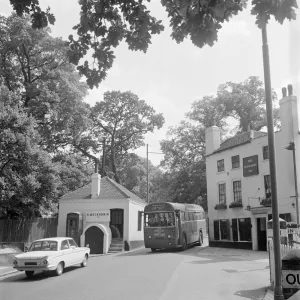 Spaniards Inn, Hampstead Heath a071901