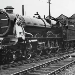 Railway Queen Mabel Kitson on King George V at Swindon, 1928