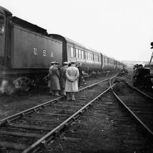 Die USA S160 Dampflokomotive Nr. 1606 wurde mit einem Rettungswagenzüg in Verbindung gebracht, im Jahr 1942 Die USA S160 Dampflokomotive Nr. 1606 wurde mit einem Rettungswagenzüg in Verbindung gebracht, im Jahr 1942