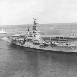 HMS Glory, Colussus Class aircraft carrier entering