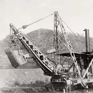 Building Panama canal, Excavator