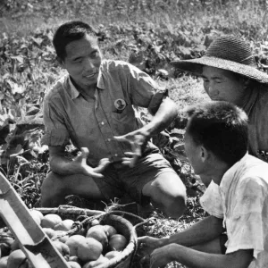 Communist China - farm workers in discussion