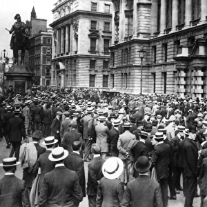 Crowds gathered outside War Office in August 1914, WW1