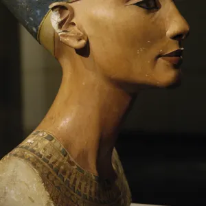 Egyptian art. Nefertiti bust. Limestone and stucco. Neues Mu