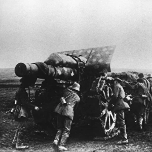 German gunners hauling 21cm mortar howitzer, WW1