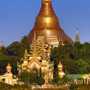 Gold stupa of the Shwedagon Pagoda, Yangon, Myanmar