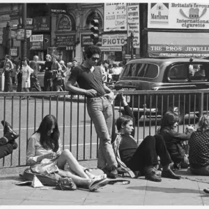 Hippies at Piccadilly