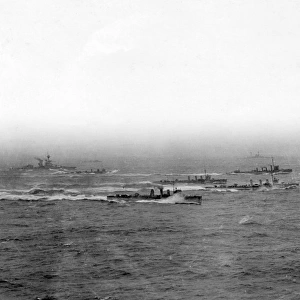 HMS Kempenfelt and other British destroyers at sea, WW1