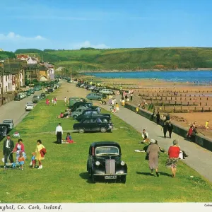 La playa de The Strand en Youghal, Condado de Cork, República de Irlanda. Fecha: aproximadamente las décadas de 1960
