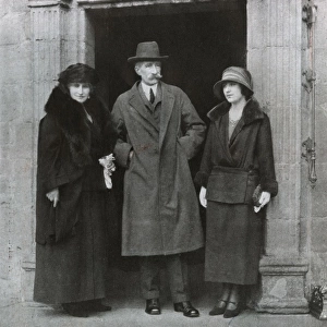 Lady Elizabeth Bowes-Lyon with her parents