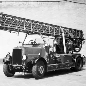 LCC-LFB Leyland Metz 100 foot turntable ladder