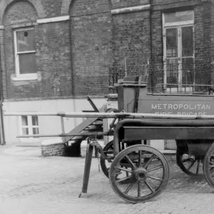 LCC-MFB horse drawn steamer at Southwark