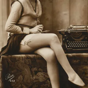 LEGGY SECRETARY 1920 S