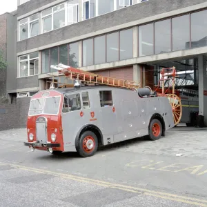 LFDCA-LFB Vintage fire engine at Clapham fire station