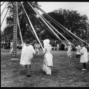 Maypole Dancing, Ickwell