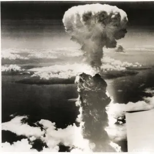 World War I and II Collection: Atomic bombings