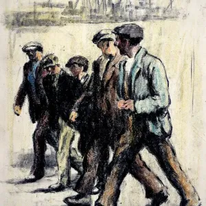 Trabajadores del astillero cruzando el Puente de la Reina Mary
