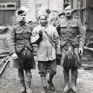 WWI: Scottish and Indian soldiers Vintage Print WWI: Scottish and Indian soldiers Vintage Print