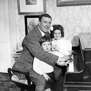 Pantomime artist Will Evans with his children