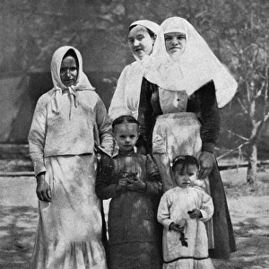 Peasant women and children, Russia, WW1