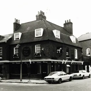 Photograph of White Horse PH, Brentford, Greater London