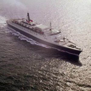 RMS Queen Elizabeth 2 Print, Cunard Line Ocean Liner, 1977 RMS Queen Elizabeth 2 Print, Cunard Line Ocean Liner, 1977