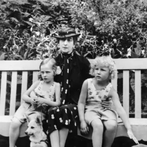 Queen Maud of Norway with her granddaughters