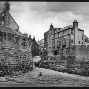 North Yorkshire Poster Print Collection: Robin Hood's Bay