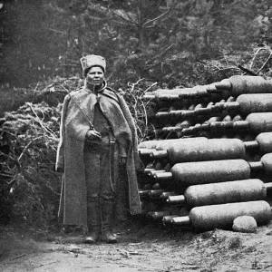 Two soldiers with gas canisters, eastern front, Russia, WW1