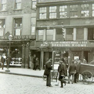 Street scene in Royal Mile, Edinburgh, Scotland