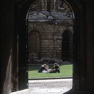 Students meeting at the Radcliffe Camera