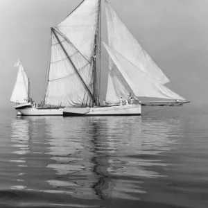 THAMES BARGE SARA