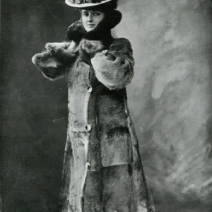 Woman wearing a motor-coat 1904