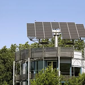 Heliotrope solar house