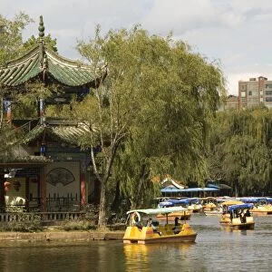 Boating in Green Lake Park, Kunming, Yunnan, China, Asia