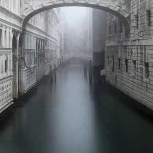 Bridge of Sighs in the fog, winter, Venice, UNESCO World Heritage Site, Veneto, Italy