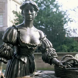 Bronze statue of Molly Malone