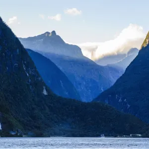 Early morning light in Milford Sound, Fiordland National Park, UNESCO World Heritage Site, South Island, New Zealand, Pacific