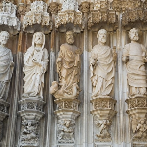 Figurines above west entrance, The Dominican Abbey of Santa Maria da Vitoria, UNESCO