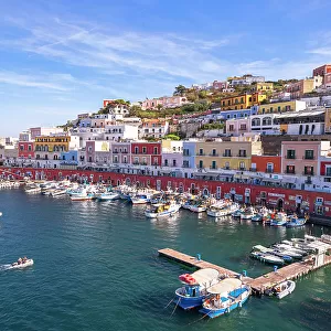 The fishing harbour of the island of Ponza with typical colorful houses on sea front, Ponza island, Pontine archipelago, Latina province, Tyrrhenian Sea, Latium (Lazio), Italy Europe