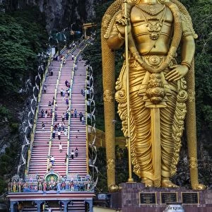 The giant statue to the Hindu Lord Murugan at the entrance to the Batu Caves, Gomback