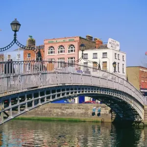 Ponte a metà penny e fiume Liffey