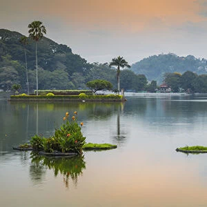 Kandy Lake, Kandy, UNESCO World Heritage Site, Central Province, Sri Lanka, Asia
