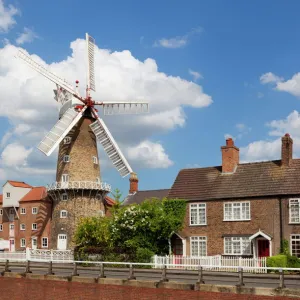 The Maud Foster Windmill is a seven storey, five sailed windmill located by the Maud Foster Drain