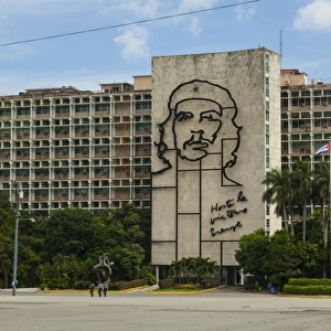 A metal mural of Che Guevara on the side of a government building, Plaza de la Revolucion