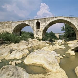 Pont Julien, Roman bridge dating from the 3rd century BC, Apt, Vaucluse