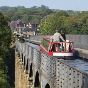 Pontcysyllte Aqueduct, built 1795 to 1805, UNESCO World Heritage Site, and the Ellesmere Canal