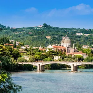 Ponte Garibaldi, River Adige, Verona, UNESCO World Heritage Site, Veneto, Italy, Europe